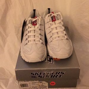 Women’s sketcher sport tennis shoe!